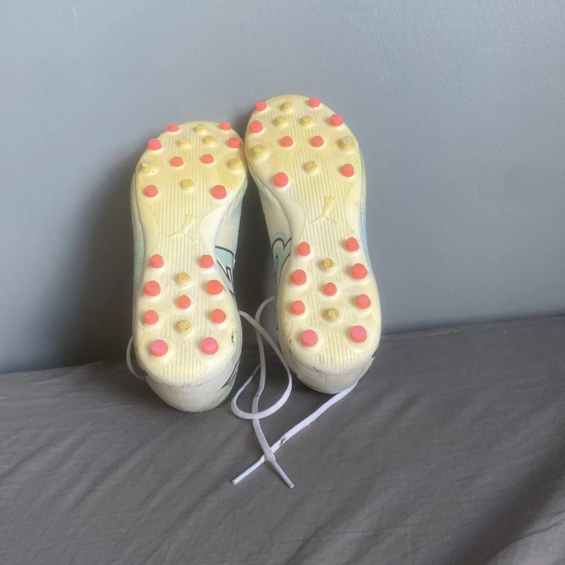 Vita fotbollsskor från Puma - 3