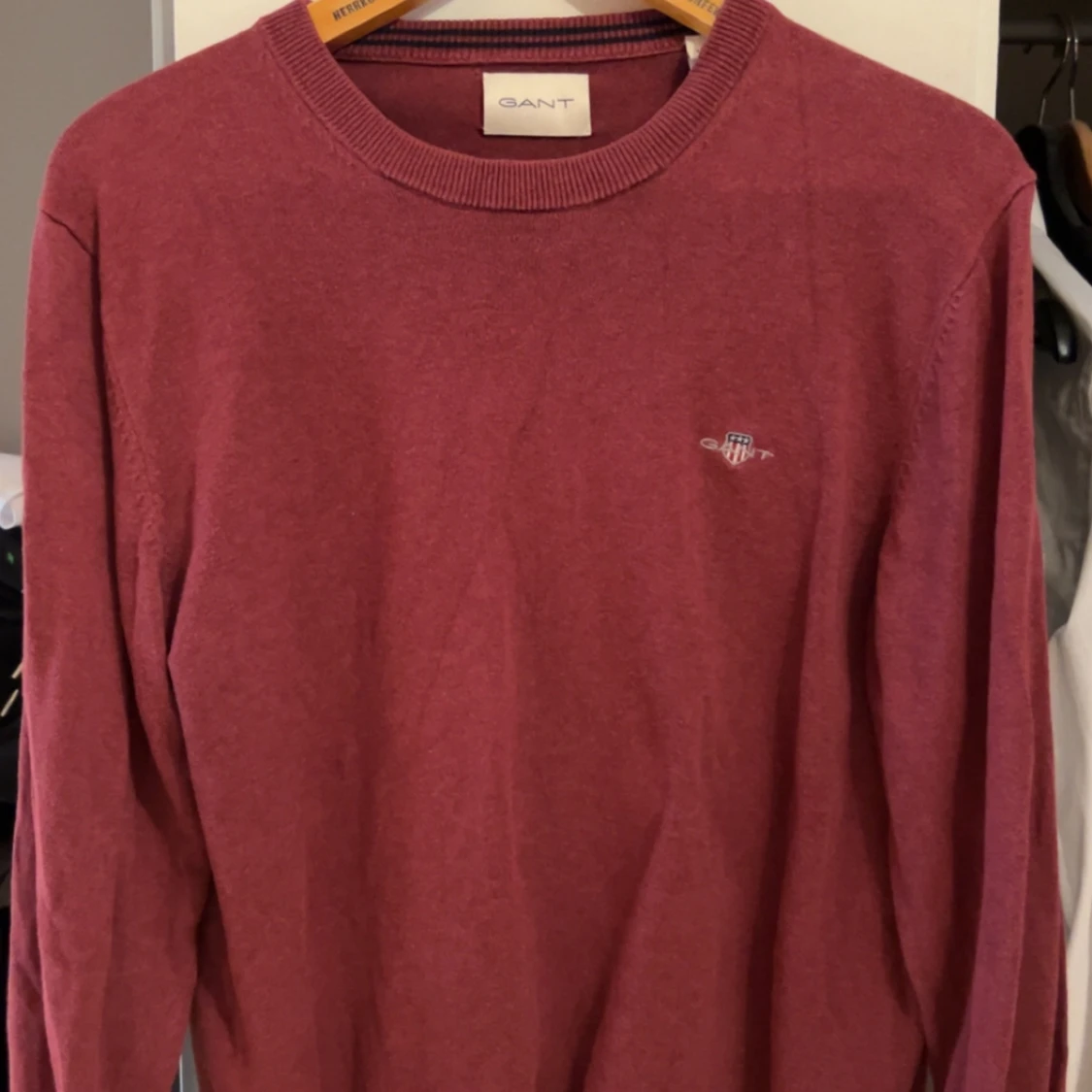 Vinröd tröja från GANT