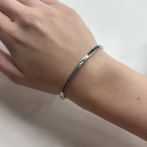 Silver armband - Superfint silver armband (”hårt”). Fått i present men tror det är ifrån raglady! 