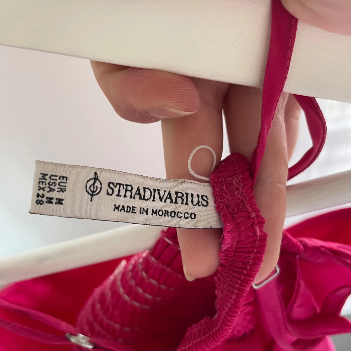 Rosa satintopp från Stradivarius - 3