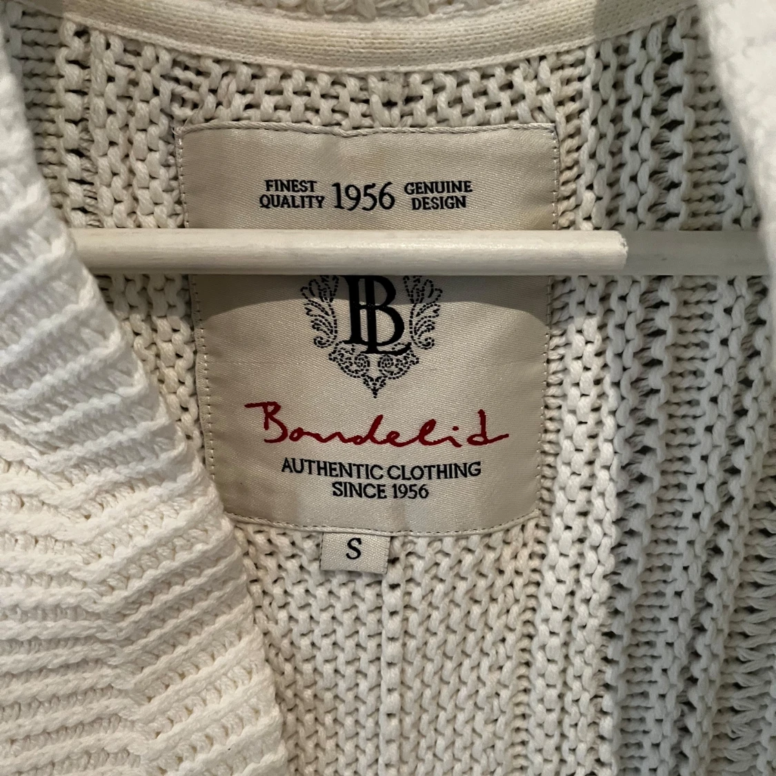 Vit stickad kofta från Bondelid - 1