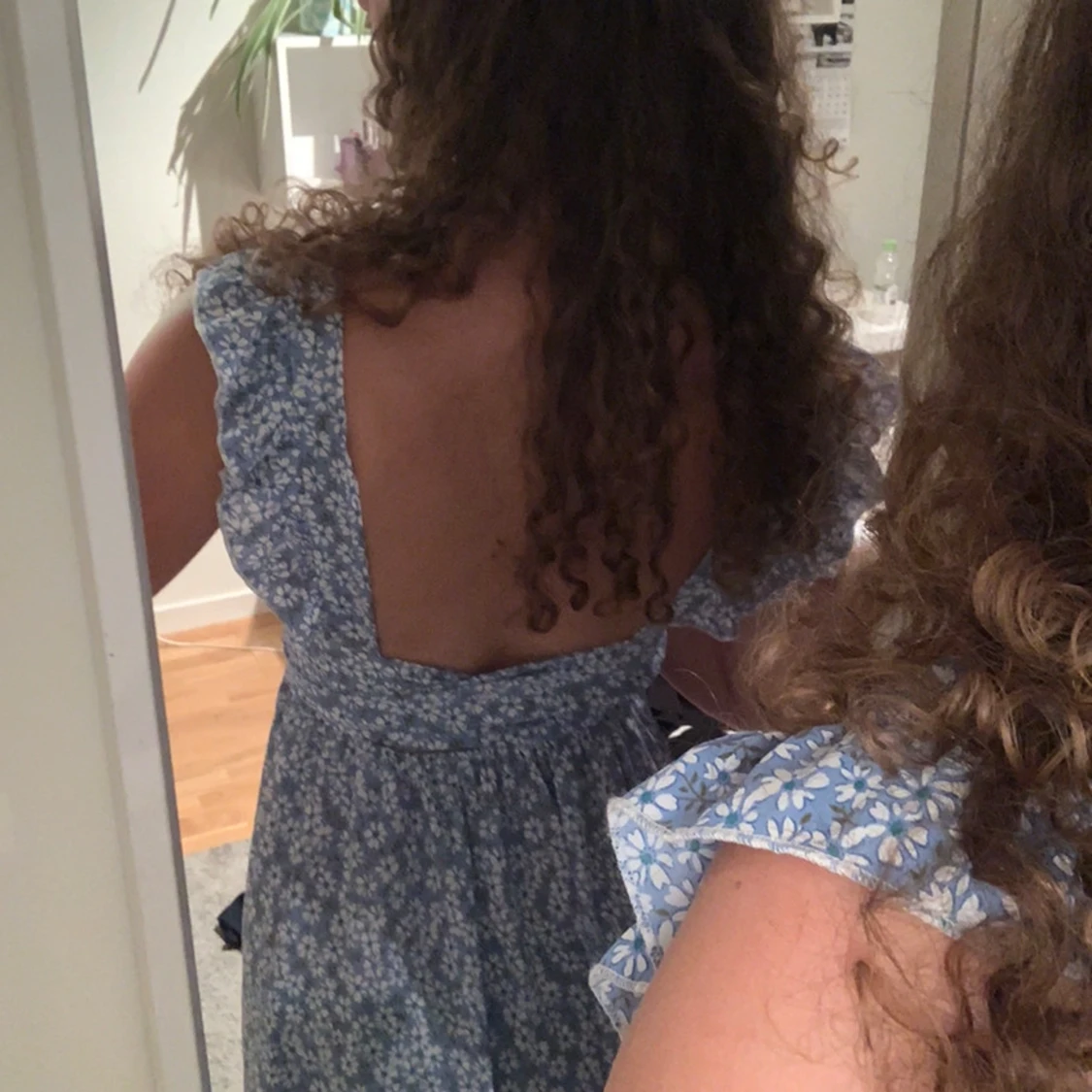 Blå blommig klänning - 1