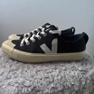 Veja skor  - Supersnygga veja skor perfekta till sommaren 🌟 Storlek 38!! Fint skick 💕