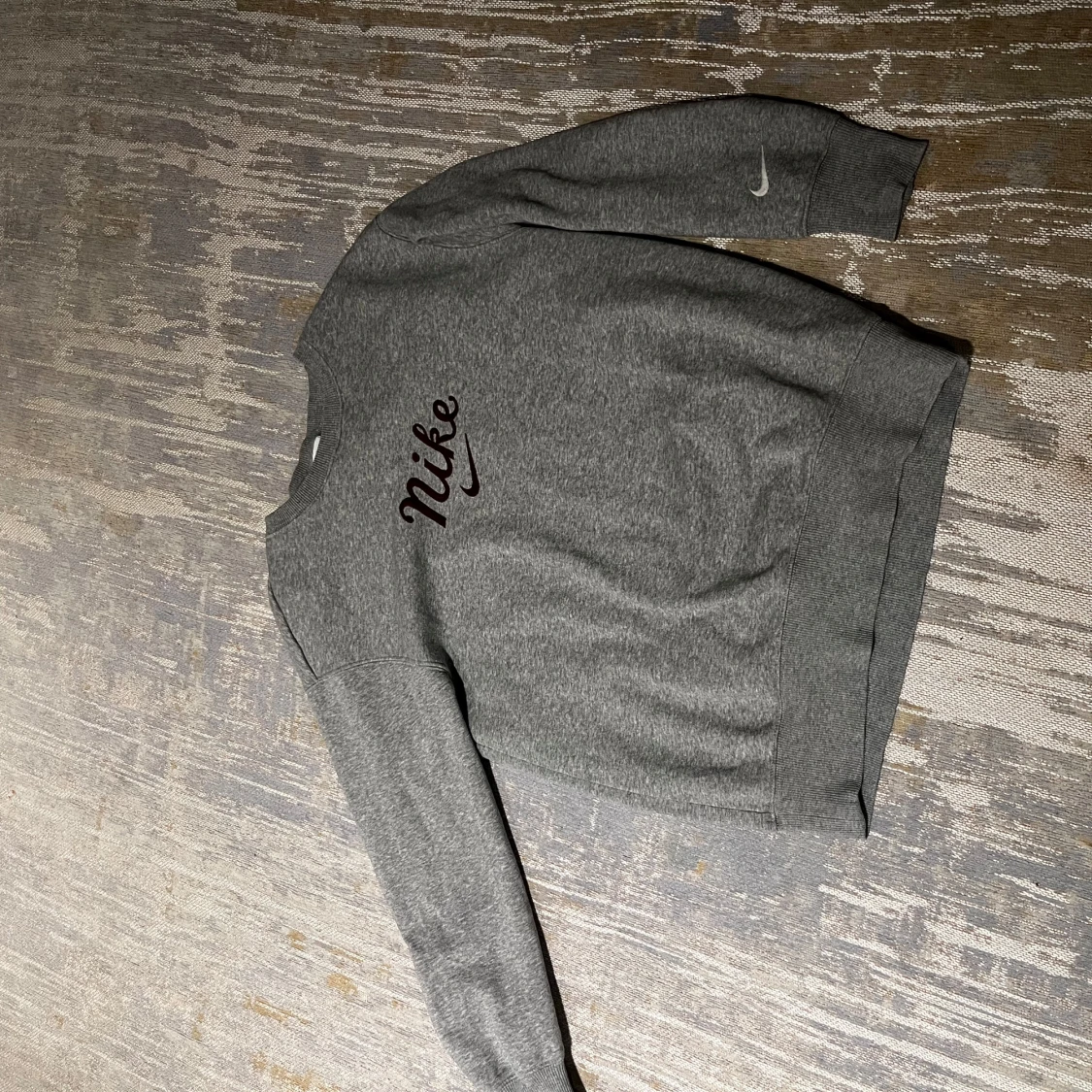 Grå sweatshirt från Nike