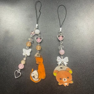 Fruits basket och rikakkuma  - 48kr för fruits basket och 36 för rikakkuma💗 Kontakta innan du trycker pà köp nu, om du inte kontaktar kommer du ej fà din produkt. Allting r handgjort av mig med massor av kärlek® skriv vid frägor eller intresse, tar emot köp nu (kontakta forst och säg vilken av dem du vill ha!) eller swish :3 see less