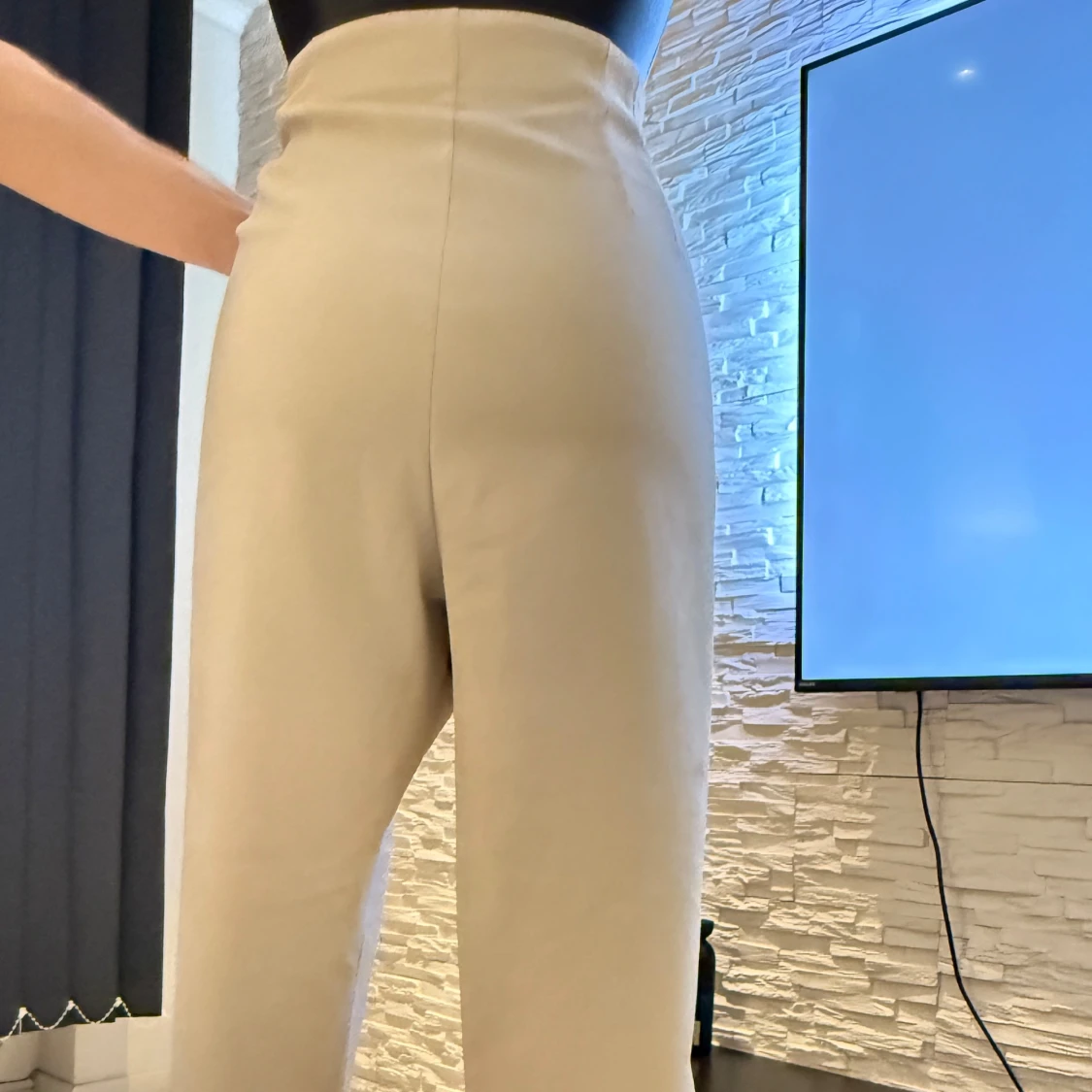 Vita högmidjade byxor - 1