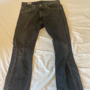 Levis jeans  - Storlek 34, använder inte längre därför säljer jag de.