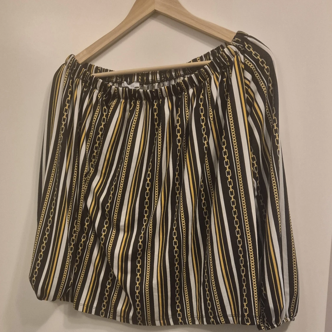 Randig topp från Amisu i svart och gult - 1