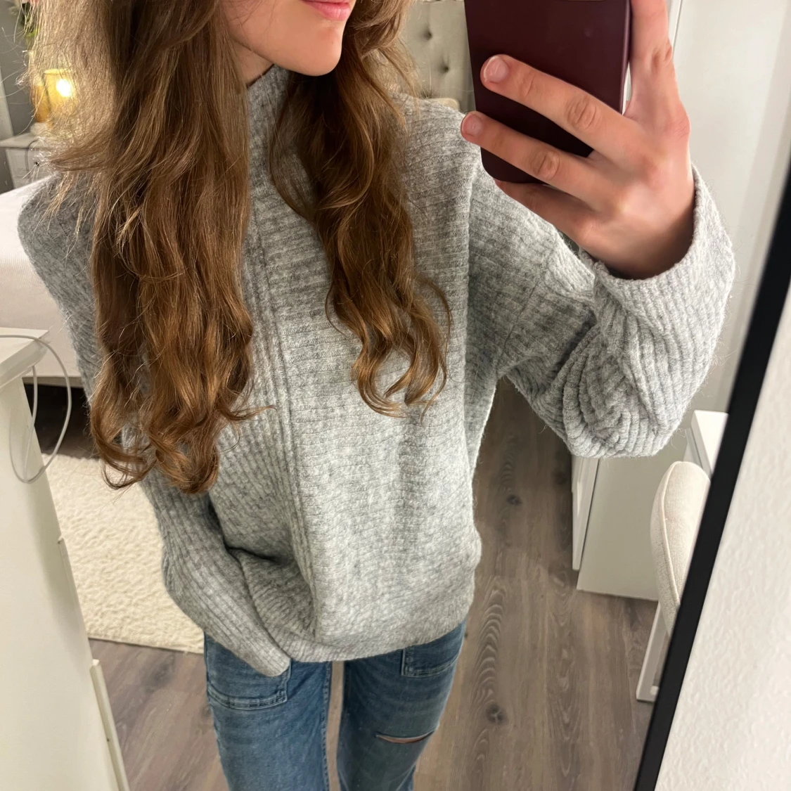 Grå ribbstickad polotröja