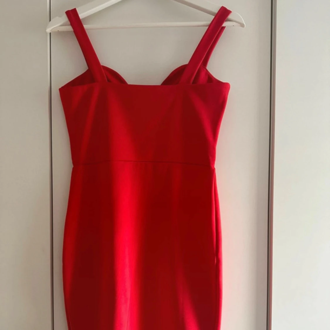 Röd klänning från Nelly - 3