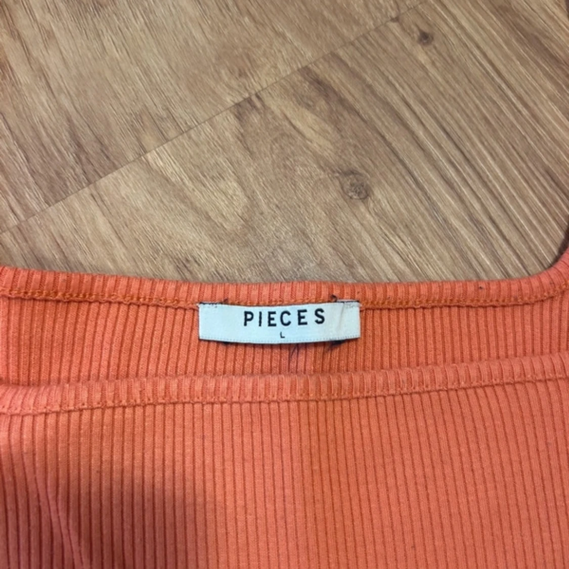 Ribbad orange topp från Pieces - 1