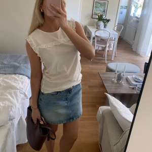 Gullig topp  - Supergullig blus från Scotch&Soda💗 aldrig använd så i väldig bra skick! Storlek 16 år (passar mig som har S)