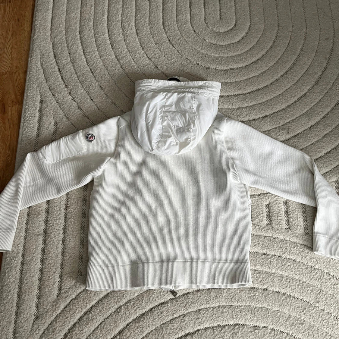 Vit Moncler pufferjacka med huva - 1