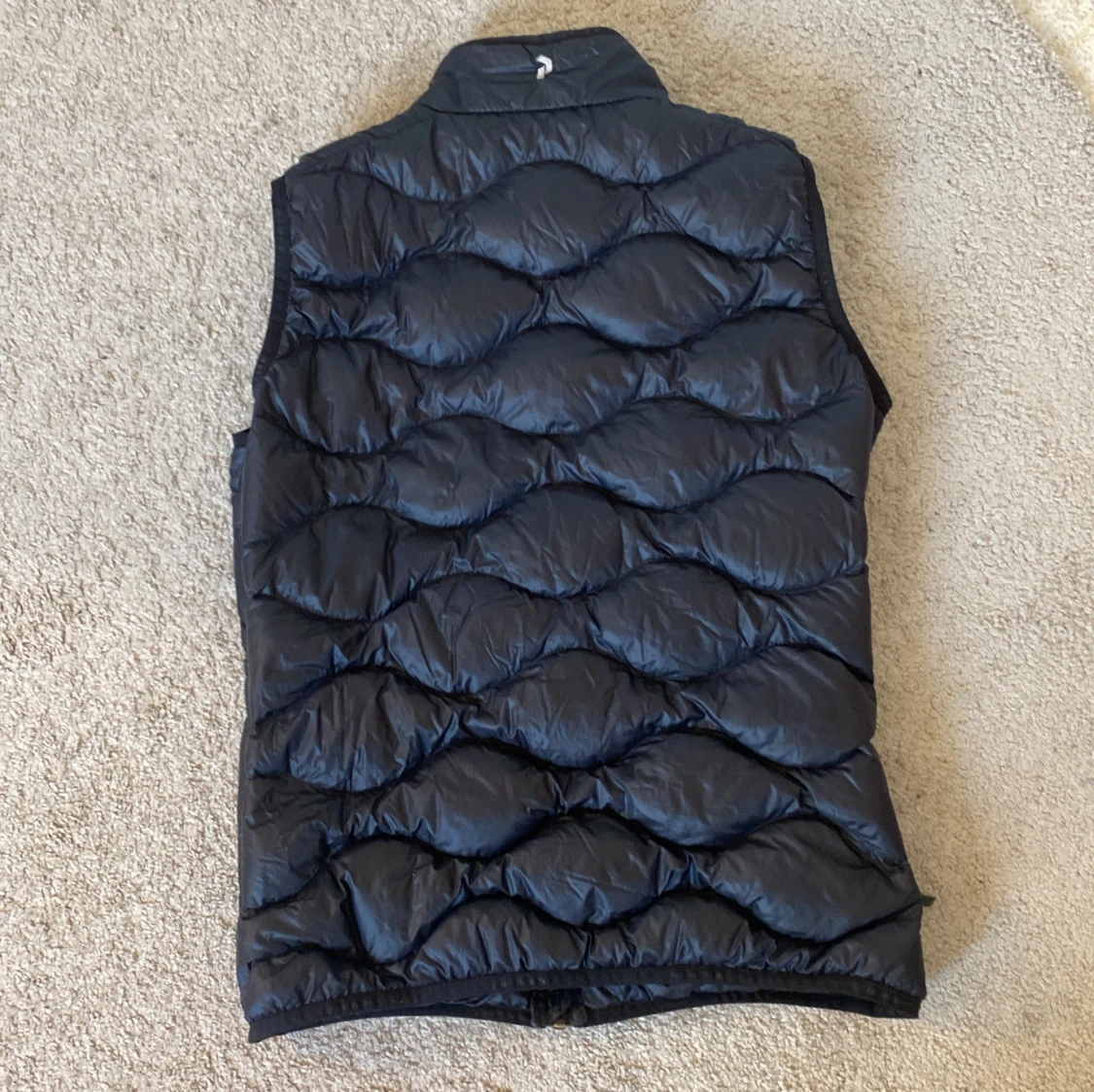 Svart dunväst från Peak Performance - 1
