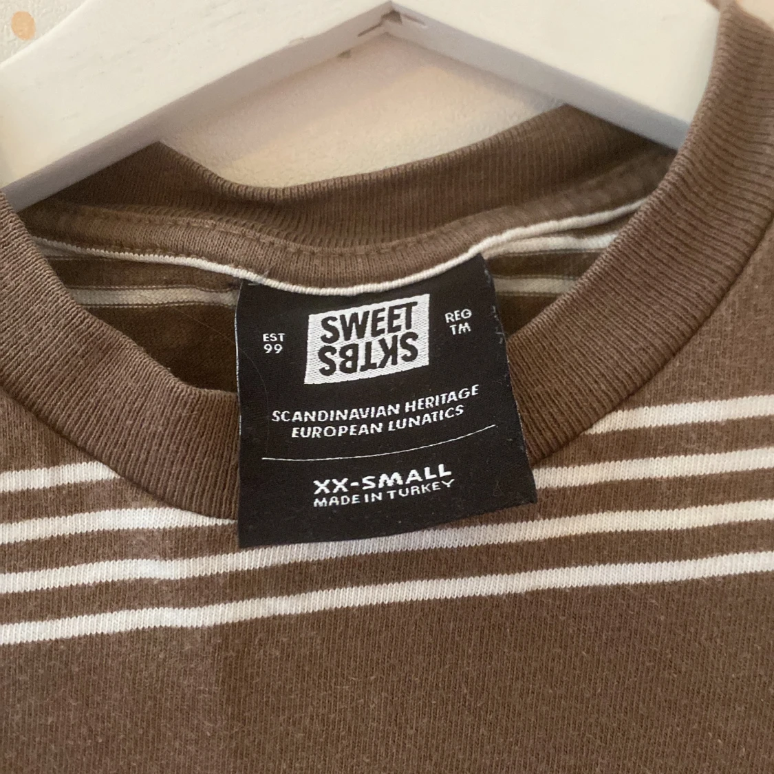 Brun randig t-shirt från Sweet SKTBS - 2