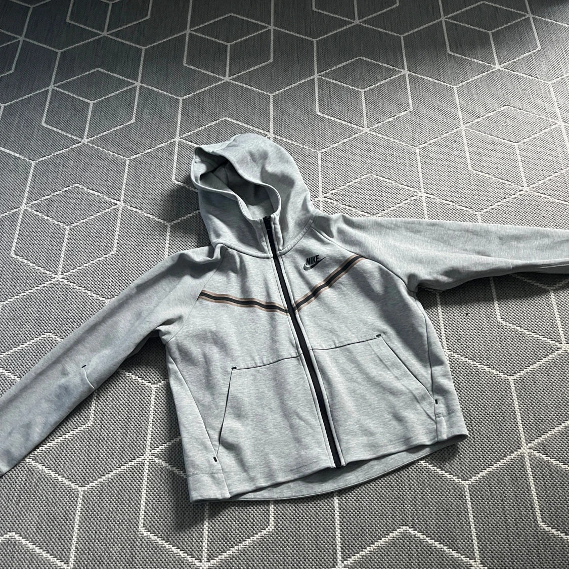 Grå zip-hoodie från Nike med huva - 1