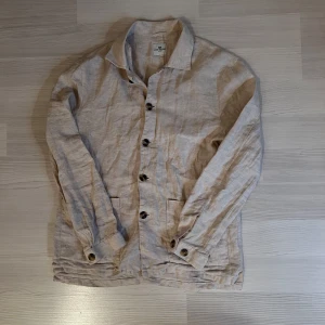 Overshirt från John henric - Overshirt i linne från John Henric, storlek S, pris 250 kr 