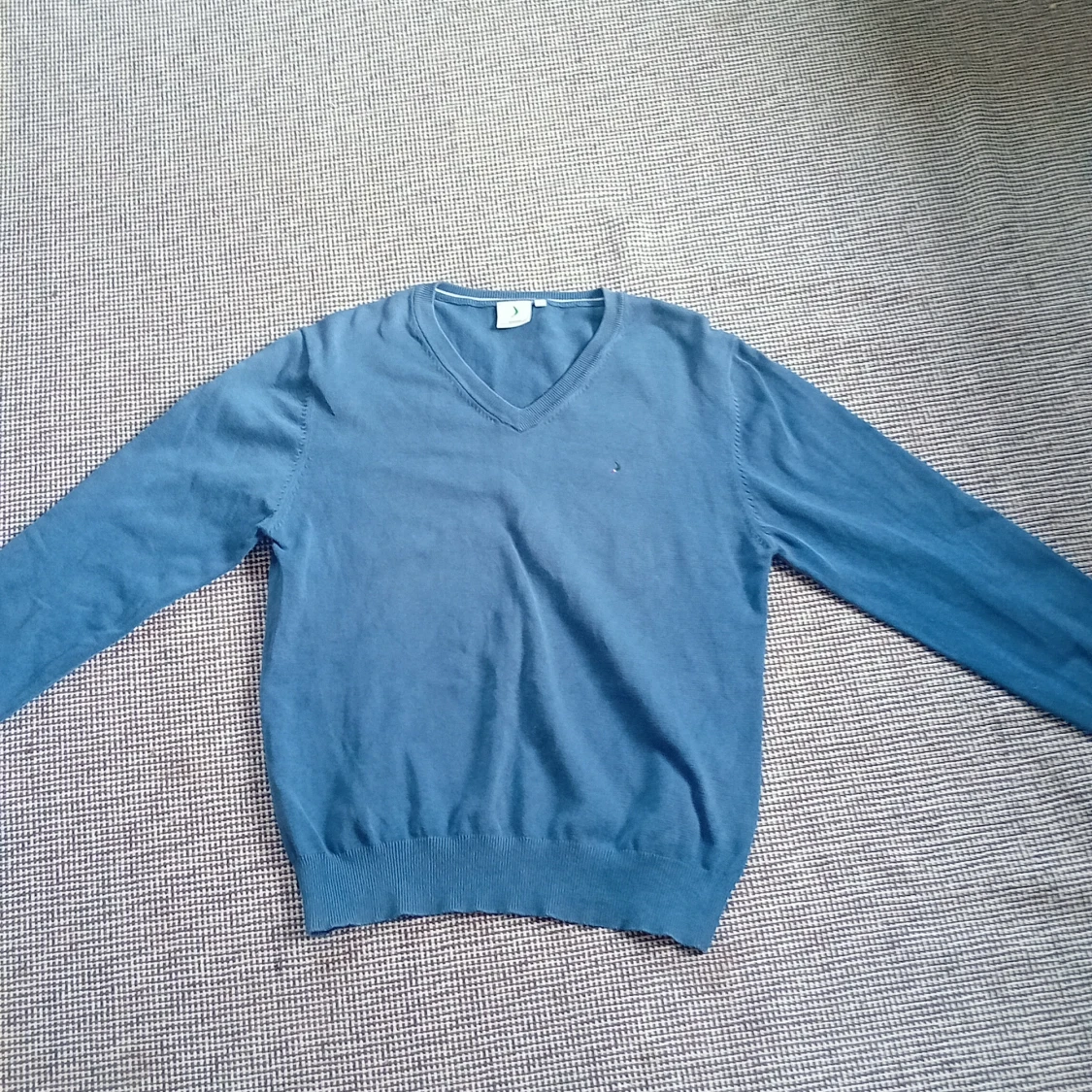 Blå v-ringad tröja