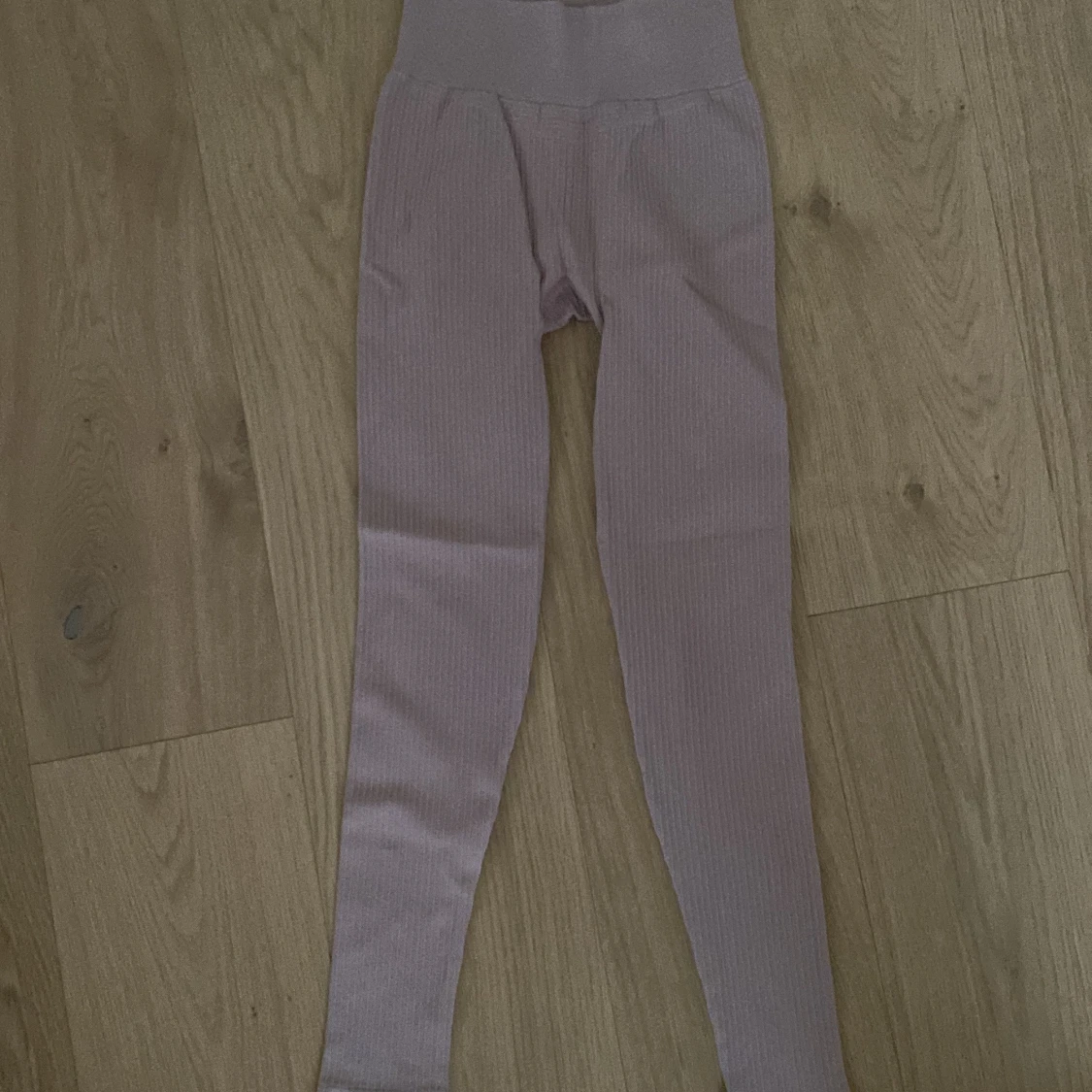 Lila ribbade leggings