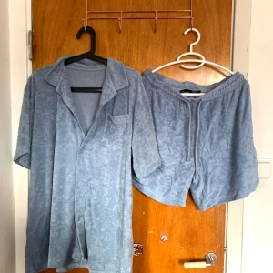 Lager 157 set - Blå skjorta och skjorts från Lager 157, perfekt för sommaren. Båda för 300 kr.