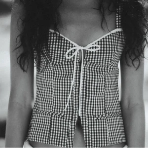 Rutig Zara topp - Super fin topp som aldrig kommit användning❤️hör av er vid minsta fundering