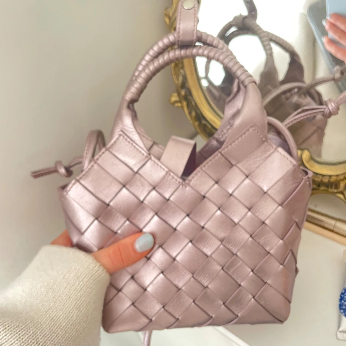 Ljuslila flätad handväska - 2