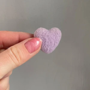 Örhängen med stora rosa fluffiga hjärtan - Fint skick!