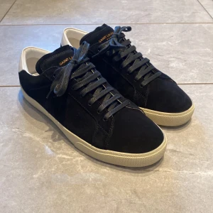 Saint Laurent skor - Helt nya saint Laurent skor | skick:10/10 | strl: 41 | endast skorna tillkommer | skriv vid minsta fråga eller fundering✍️