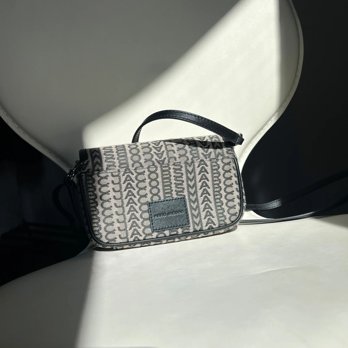 Marc Jacobs axelremsväska  - 3