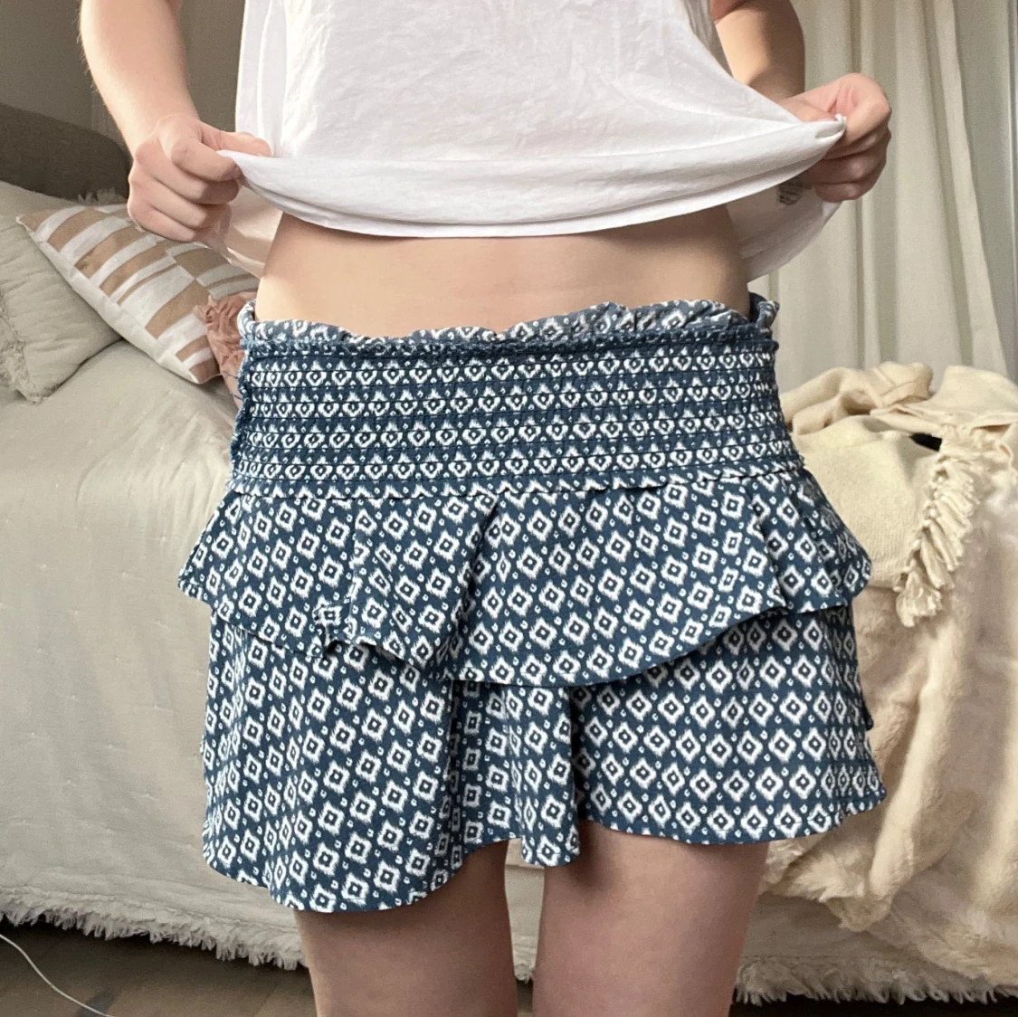 Blå mönstrad kortkjol