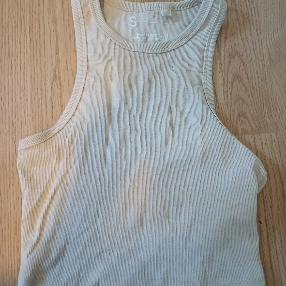 Beige ribbad linnetopp från FSBN SISTER - 1