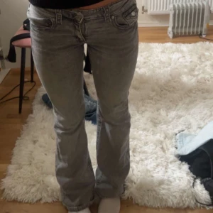 Grå bootcut jeans - Gråa lågmidjade jeans💓