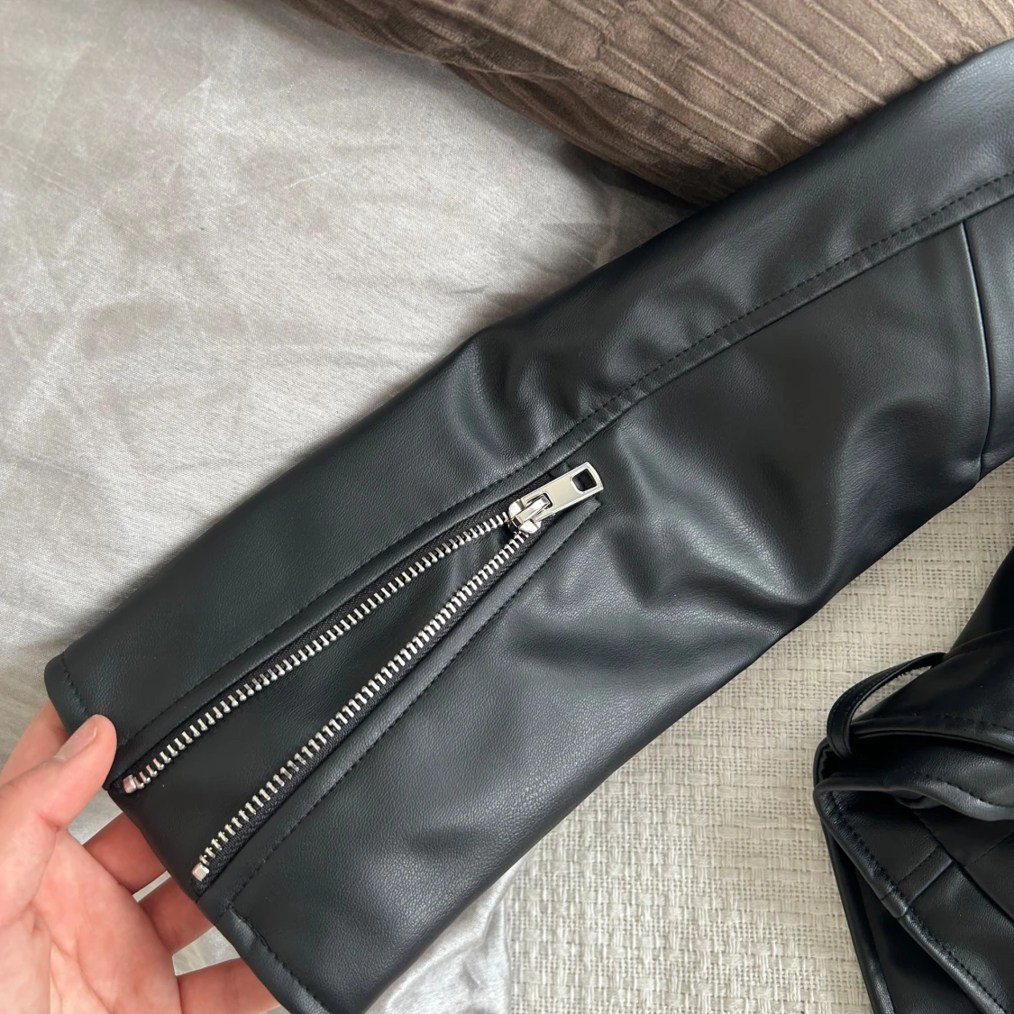 Svart skinnjacka från Zara - 3