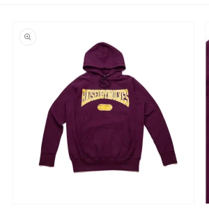 Raised By Wolfes hoodie - Använd vid ett tillfälle. Ny pris 2000kr 