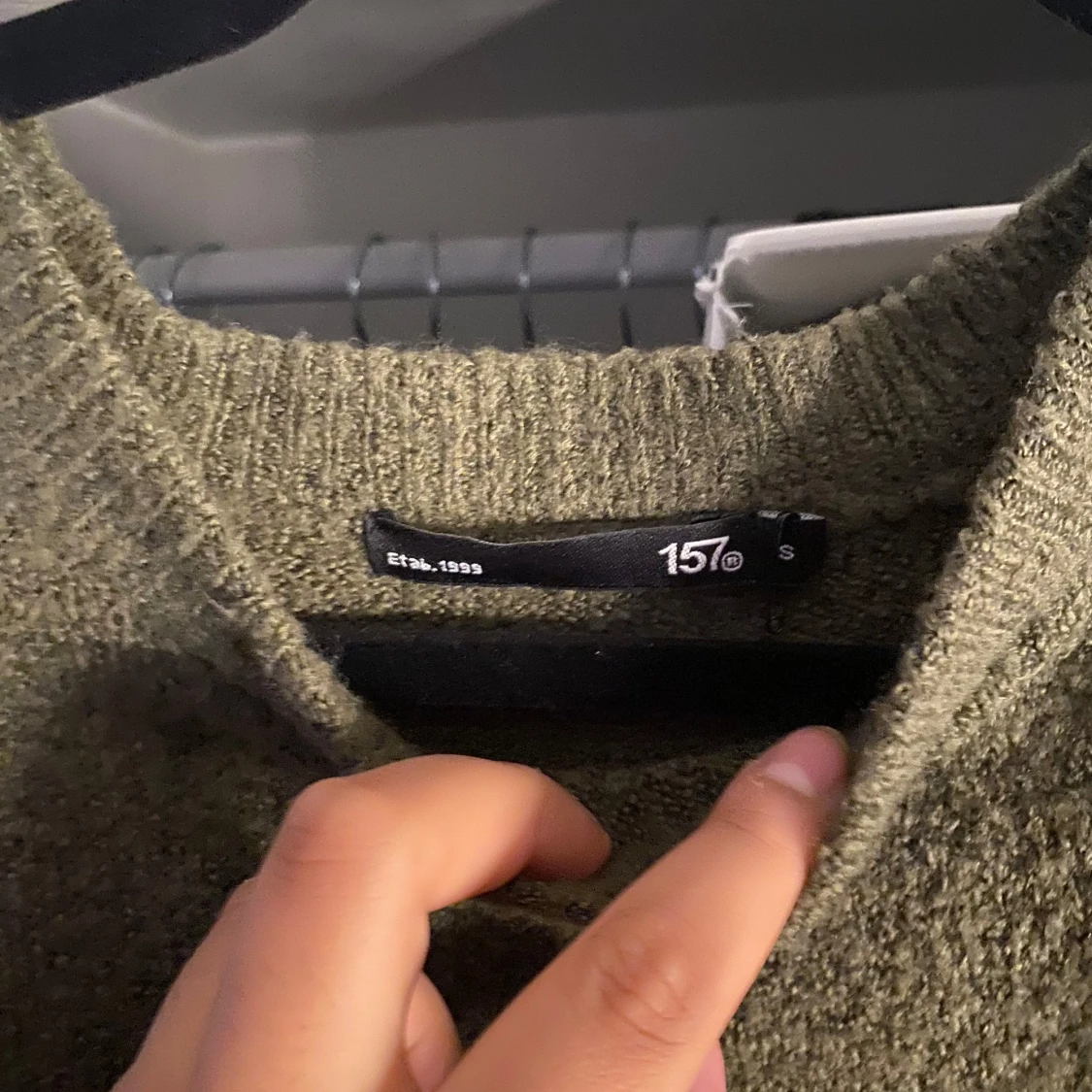 Olivgrön stickad tröja från 157 - 1