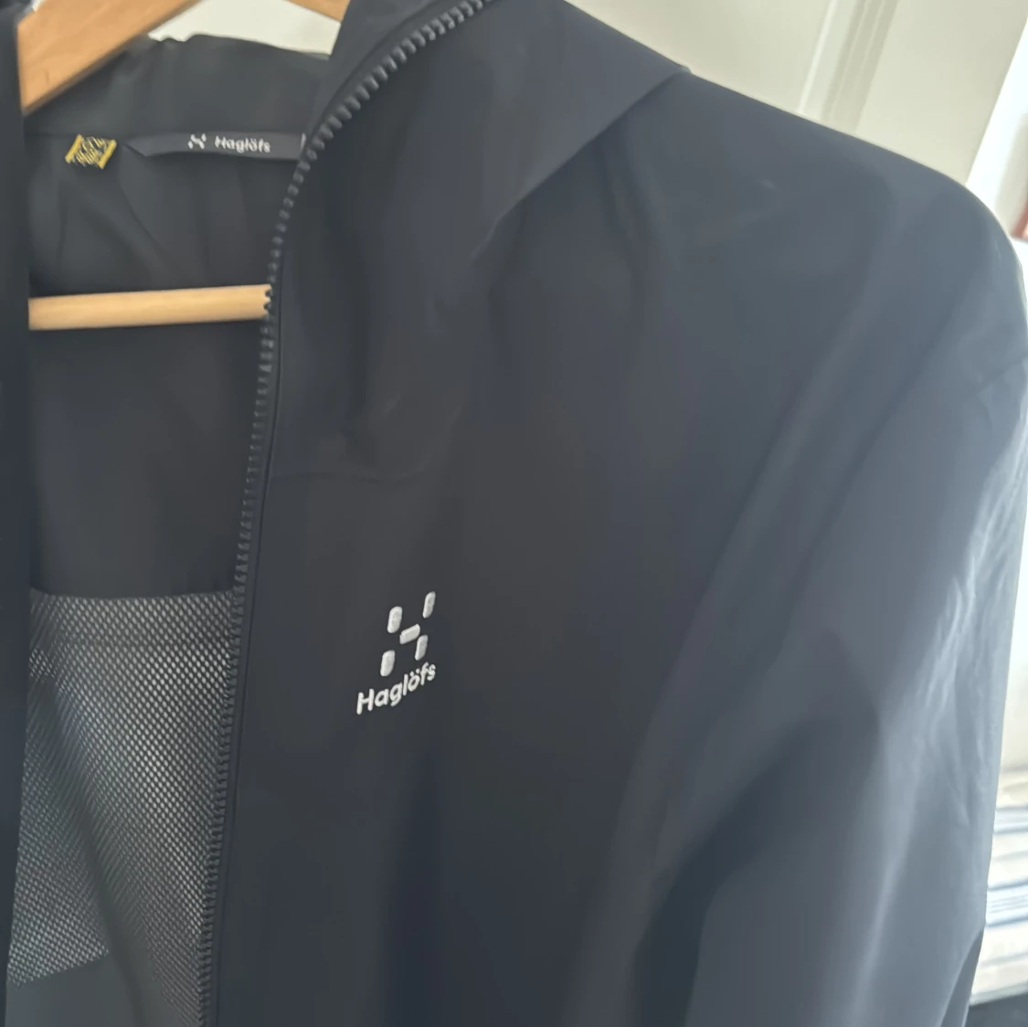 Svart vindjacka från Haglöfs - 4