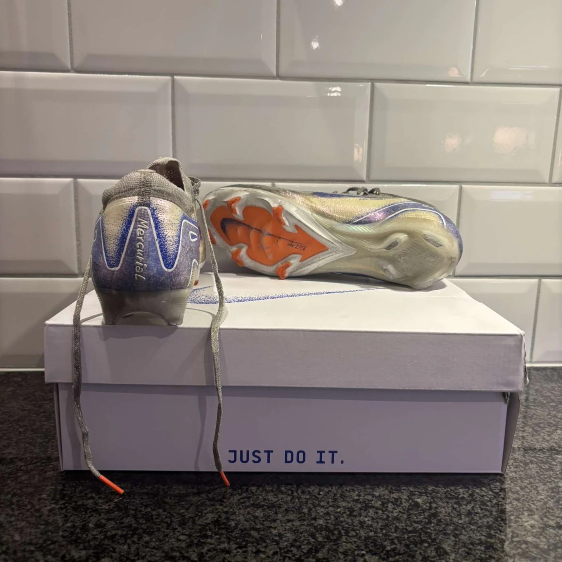 Grå och blå fotbollsskor från Nike - 2