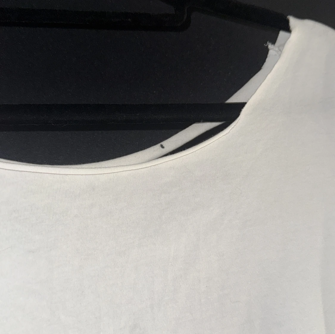 Vit t-shirt med slitsad rygg - 3