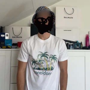 Casablanca ”reverse print” t shirt (Kvitto finns!) - 10/10 skick, Storlek S men är relaxed fit så den passar M, Tag finns kvar,