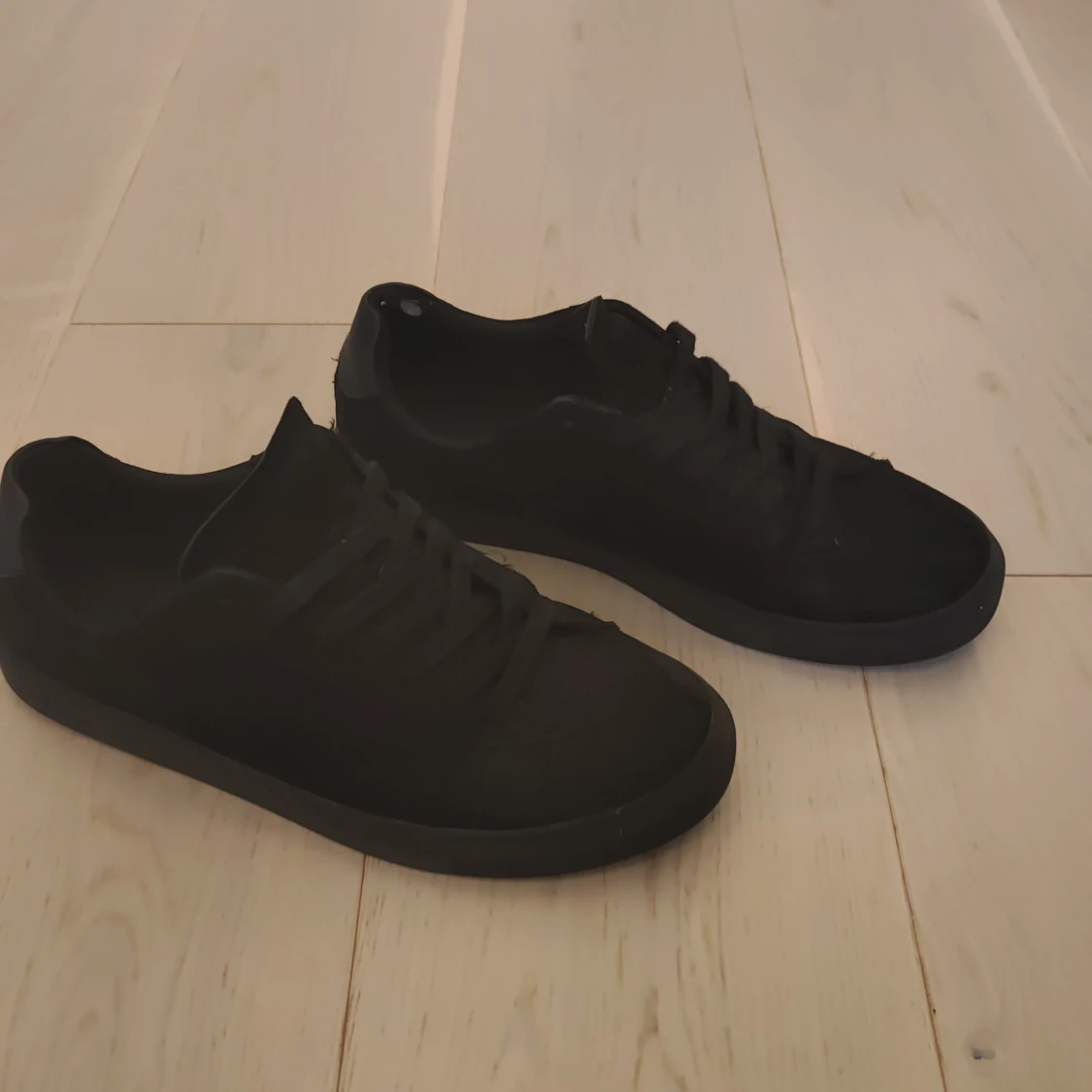 Svarta lejonsneakers från skopunkten - 2