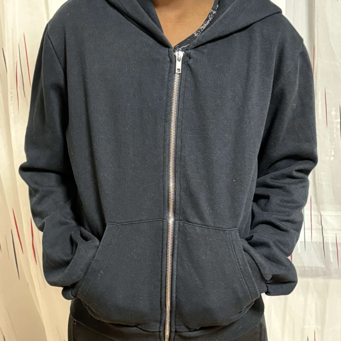 Svart hoodie med dragkedja - 3