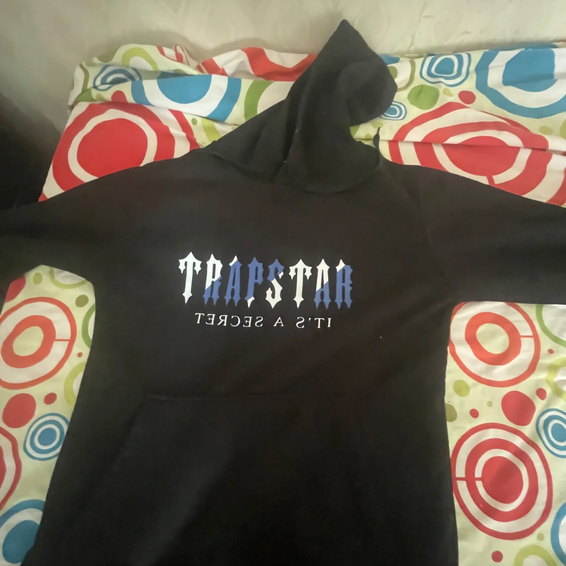 Svart hoodie från Trapstar