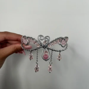 Armcuff/ armsmycke  - Perfekt till balen/ studenten/ eller skolavslutningen. Du kan välja om du vill ha det på över eller under armen✨