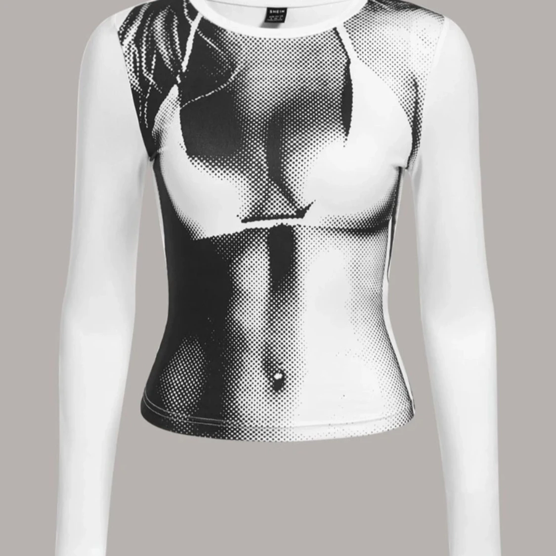 Vit långärmad topp med svartvit tryck