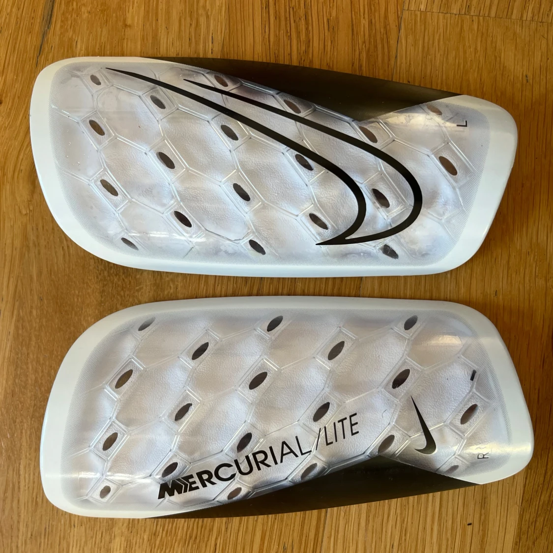 Nike Mercurial Lite benskydd