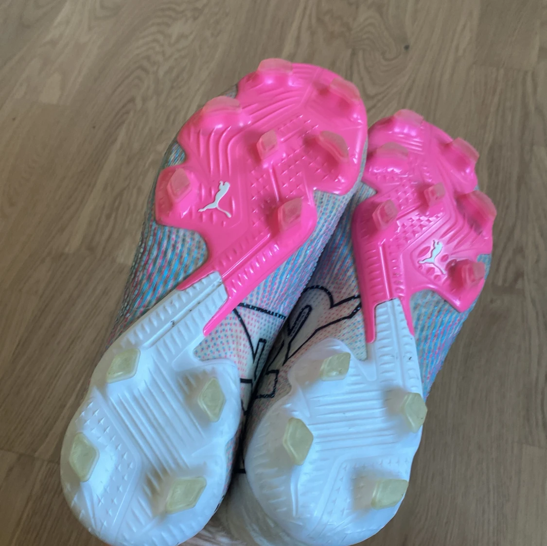 Puma fotbollsskor i vitt och rosa Elite - 3