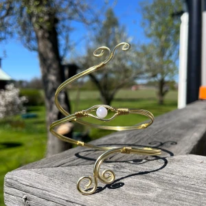 Armcuff/ armsmycke  - Du kan välja vilken färg du vill ha på pärlan 🌸Går att justera till din personliga passform✨