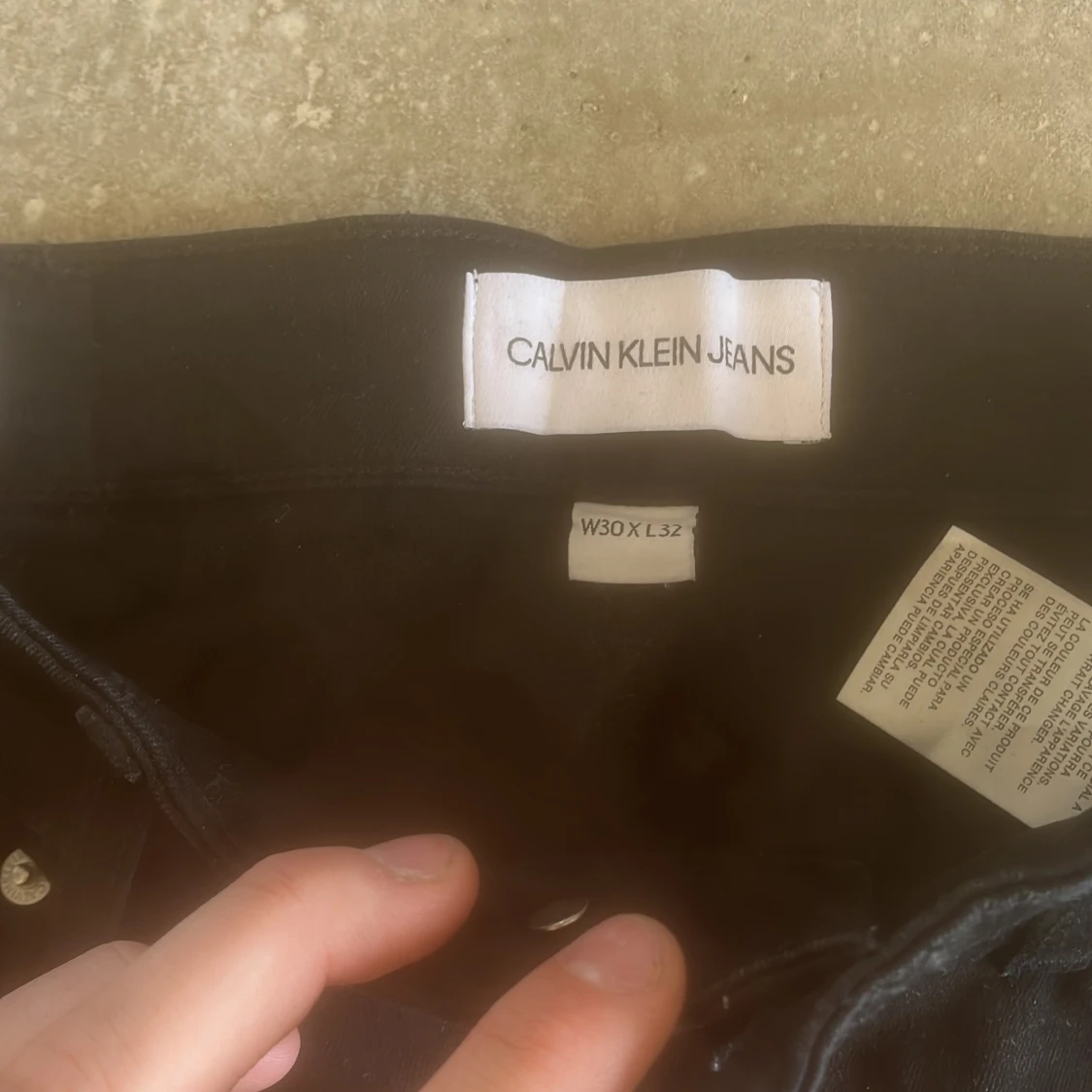 Svarta slim taper jeans från Calvin Klein - 1