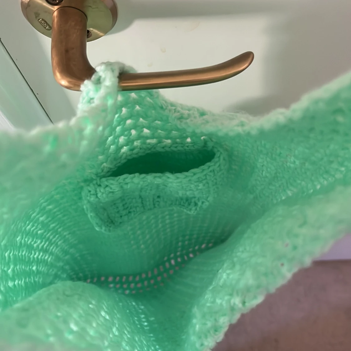 Mintgrön virkad väska med ficka - 2