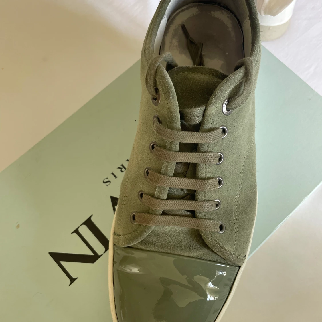 Olivgröna sneakers från Lanvin - 1